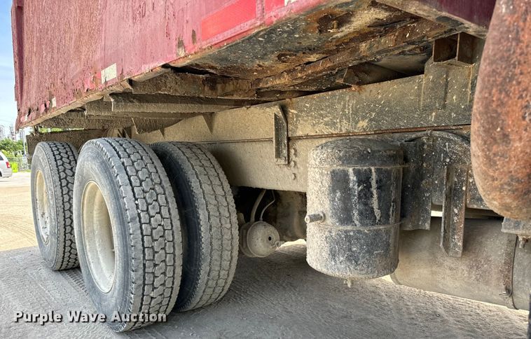 image for item OH9021 1996 International  4900 dump truck