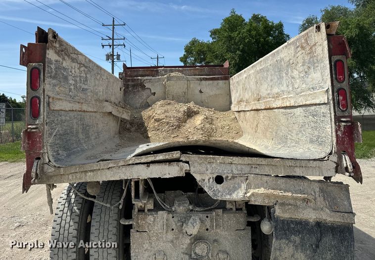 image for item OH9021 1996 International  4900 dump truck