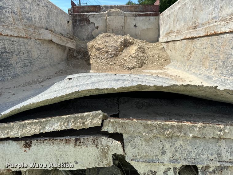 image for item OH9021 1996 International  4900 dump truck