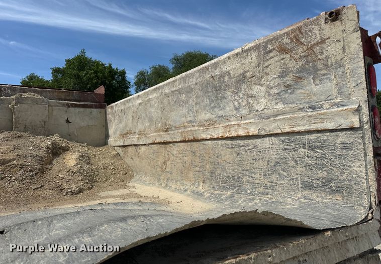 image for item OH9021 1996 International  4900 dump truck