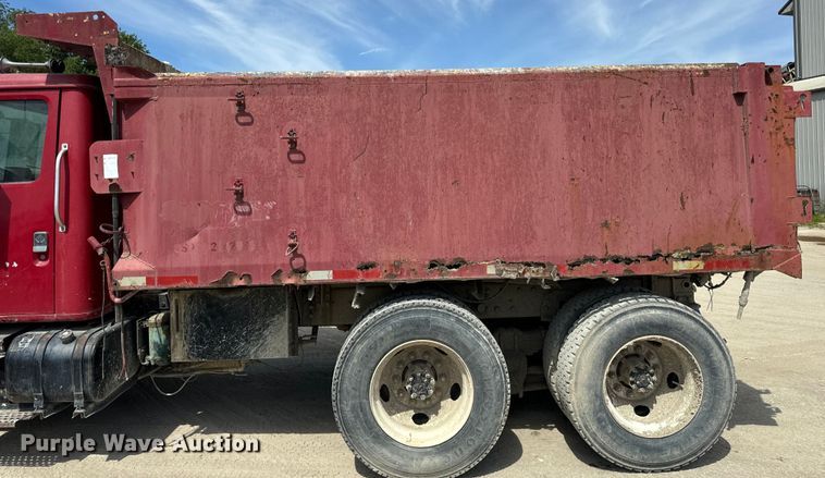 image for item OH9021 1996 International  4900 dump truck