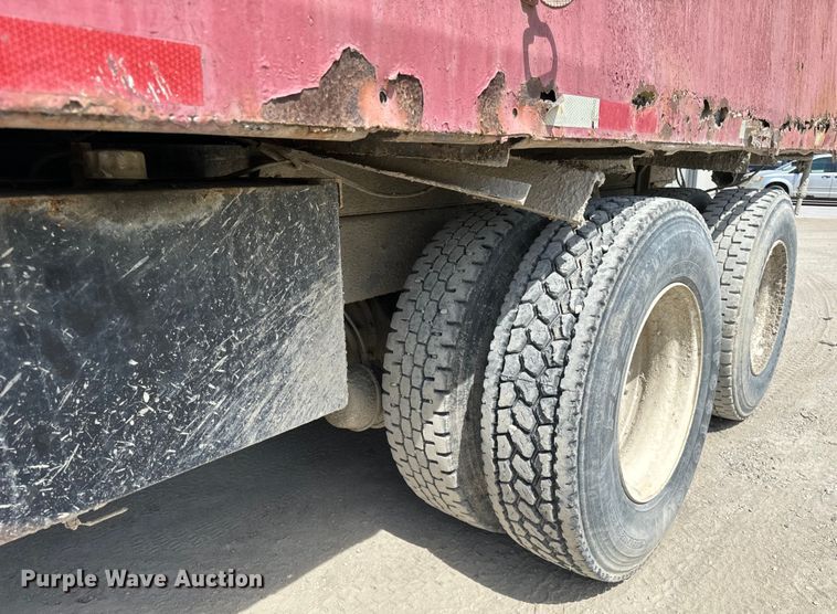 image for item OH9021 1996 International  4900 dump truck