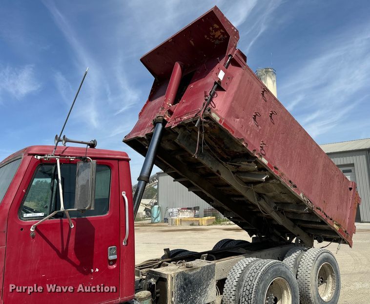 image for item OH9021 1996 International  4900 dump truck