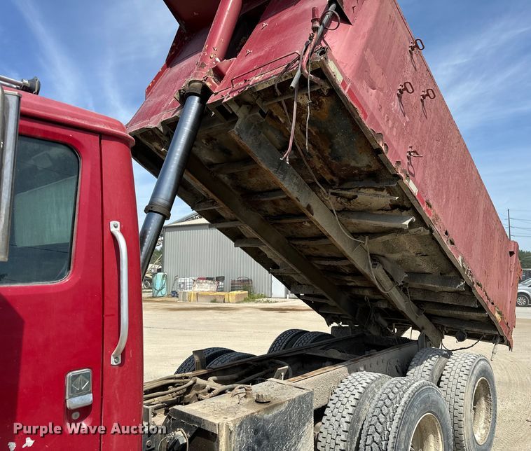 image for item OH9021 1996 International  4900 dump truck