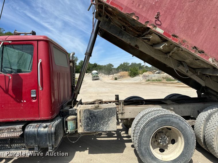 image for item OH9021 1996 International  4900 dump truck