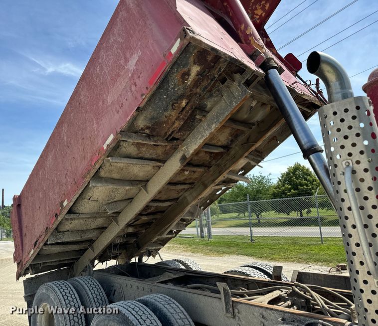 image for item OH9021 1996 International  4900 dump truck