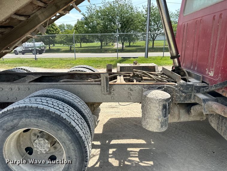 image for item OH9021 1996 International  4900 dump truck