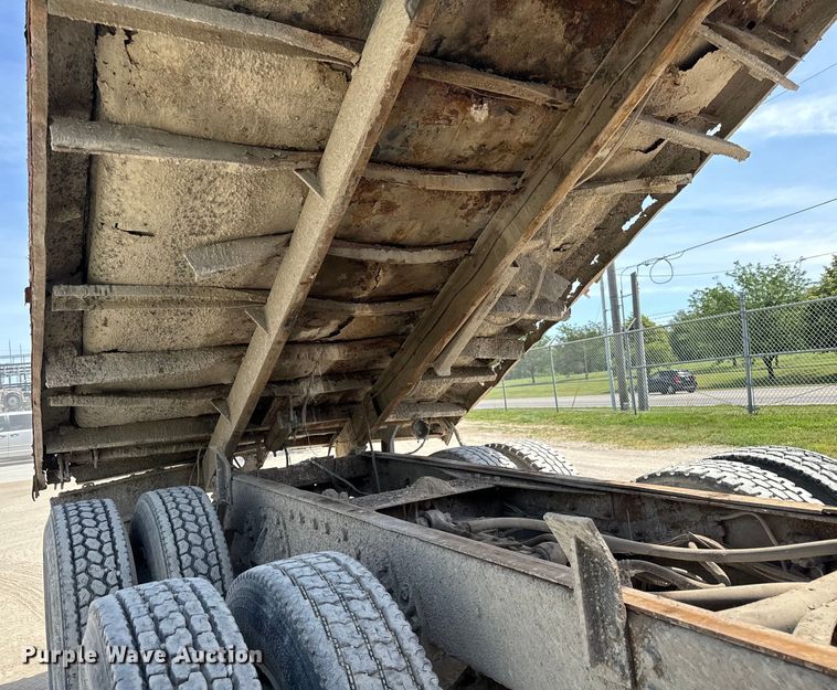 image for item OH9021 1996 International  4900 dump truck