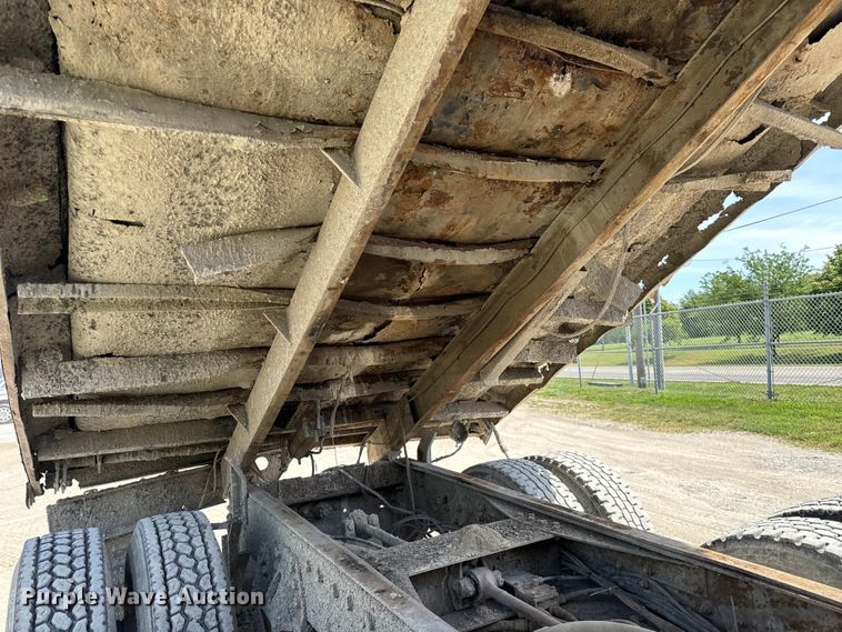 image for item OH9021 1996 International  4900 dump truck