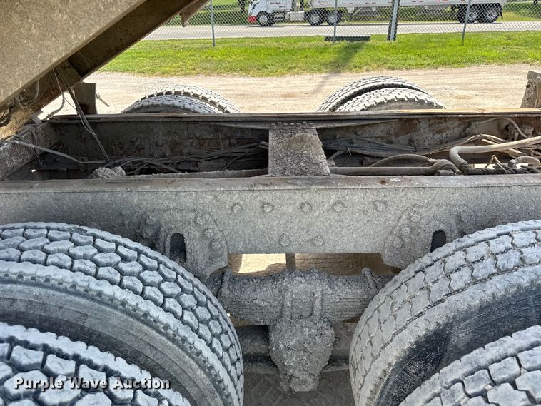 image for item OH9021 1996 International  4900 dump truck