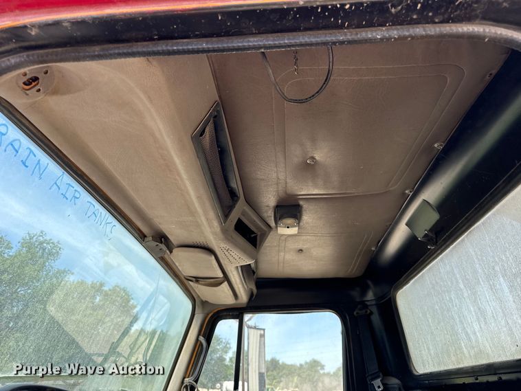 image for item OH9021 1996 International  4900 dump truck