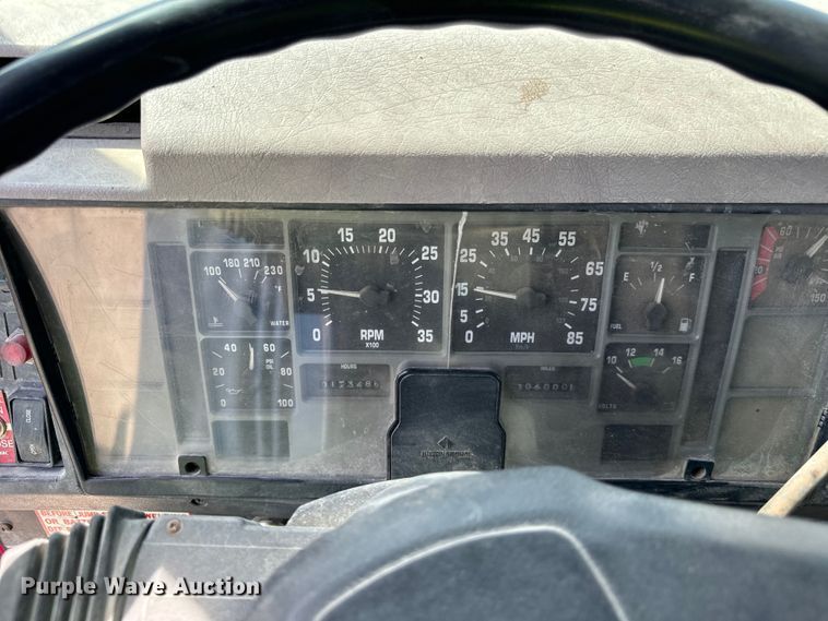 image for item OH9021 1996 International  4900 dump truck