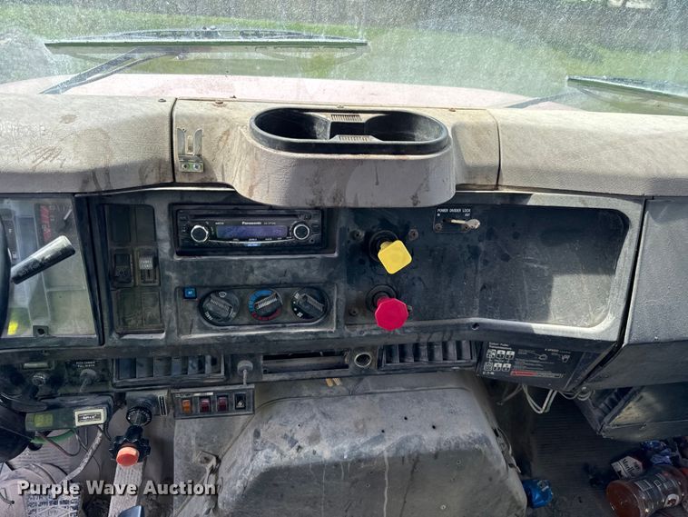 image for item OH9021 1996 International  4900 dump truck