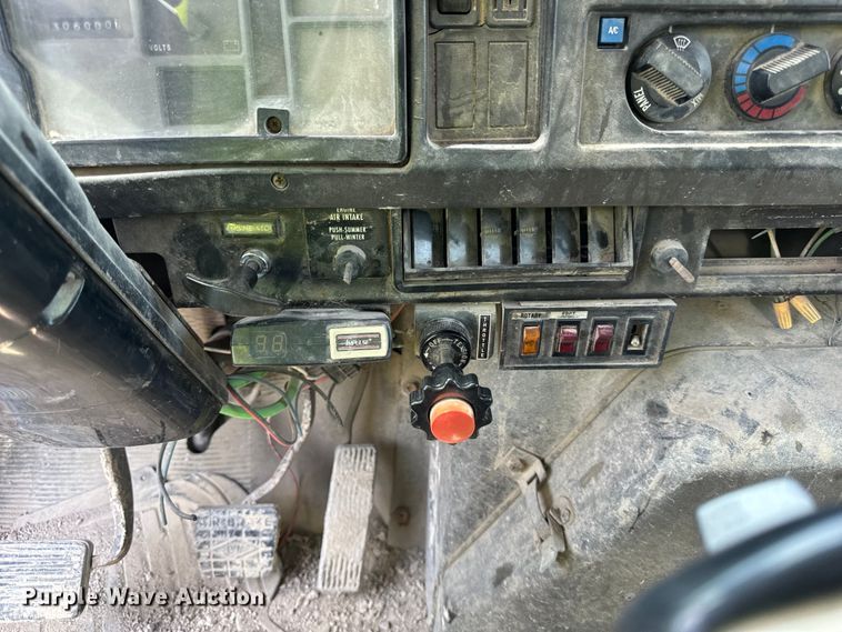 image for item OH9021 1996 International  4900 dump truck