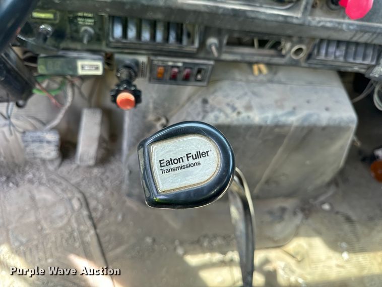 image for item OH9021 1996 International  4900 dump truck