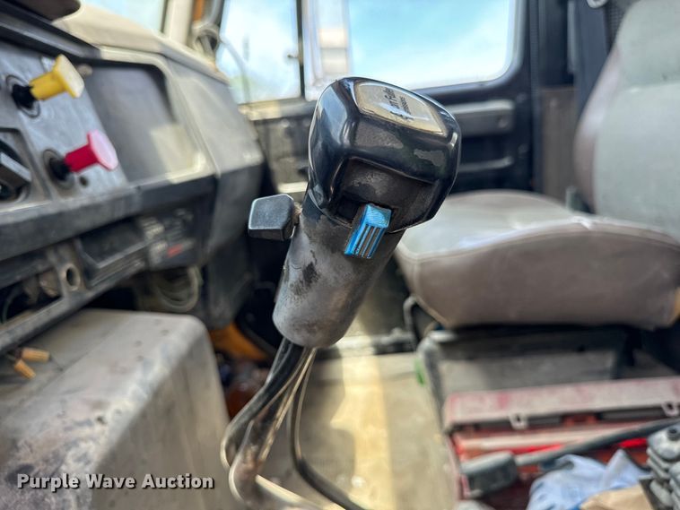 image for item OH9021 1996 International  4900 dump truck