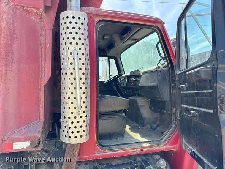 image for item OH9021 1996 International  4900 dump truck