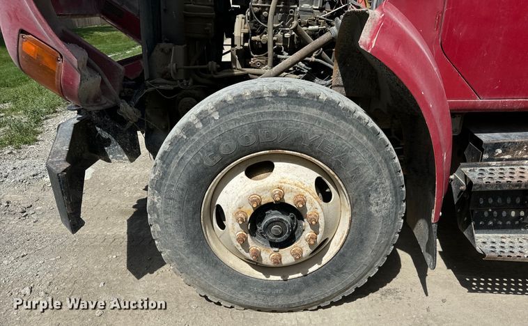 image for item OH9021 1996 International  4900 dump truck