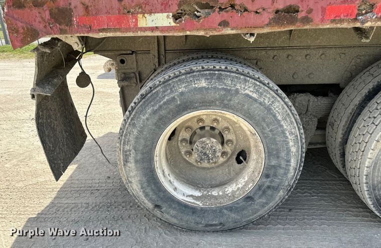 image for item OH9021 1996 International  4900 dump truck