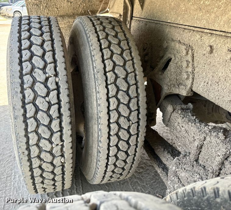 image for item OH9021 1996 International  4900 dump truck