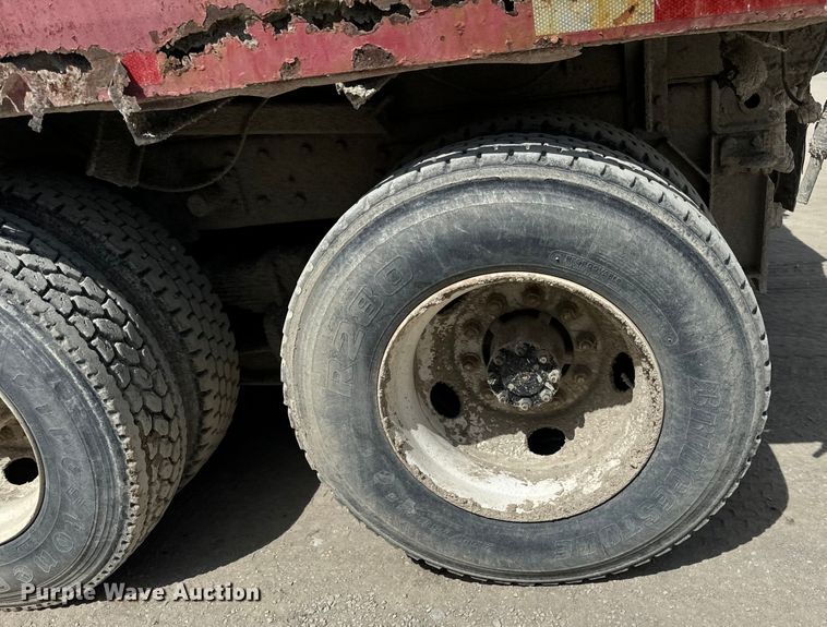 image for item OH9021 1996 International  4900 dump truck