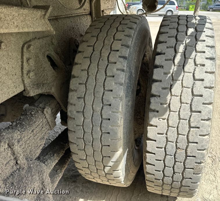 image for item OH9021 1996 International  4900 dump truck