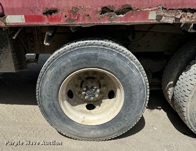 image for item OH9021 1996 International  4900 dump truck