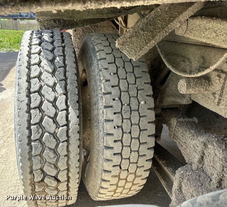 image for item OH9021 1996 International  4900 dump truck