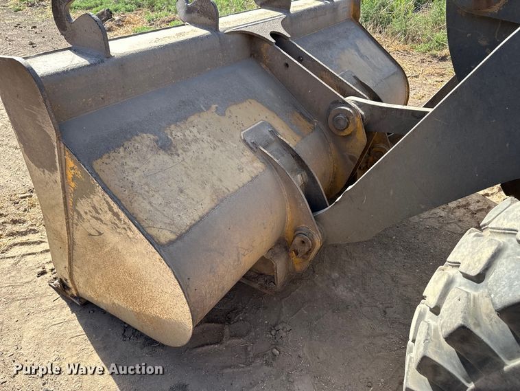 image for item OI9061 2006 John Deere 624J wheel loader