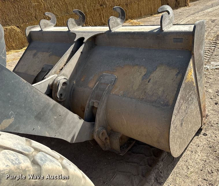 image for item OI9061 2006 John Deere 624J wheel loader