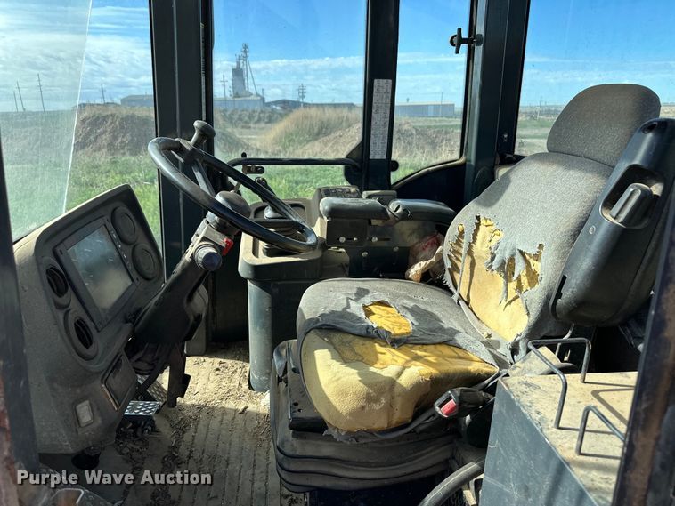 image for item OI9061 2006 John Deere 624J wheel loader