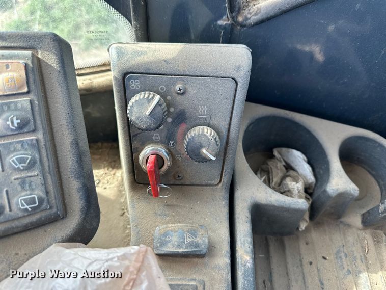 image for item OI9061 2006 John Deere 624J wheel loader