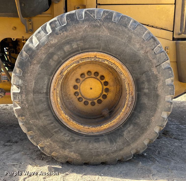 image for item OI9061 2006 John Deere 624J wheel loader