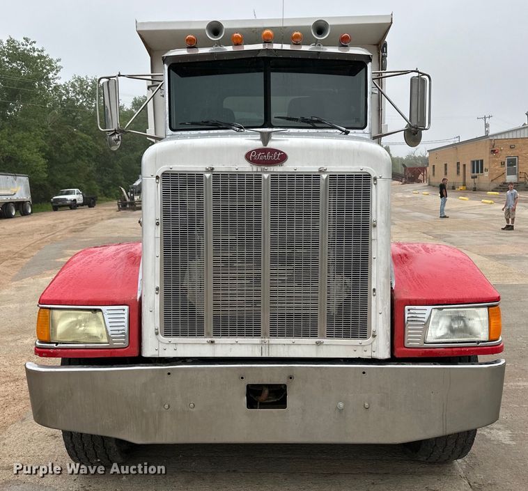 image for item OI9208 1994 Peterbilt 375 dump truck