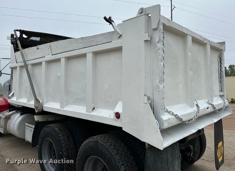 image for item OI9208 1994 Peterbilt 375 dump truck