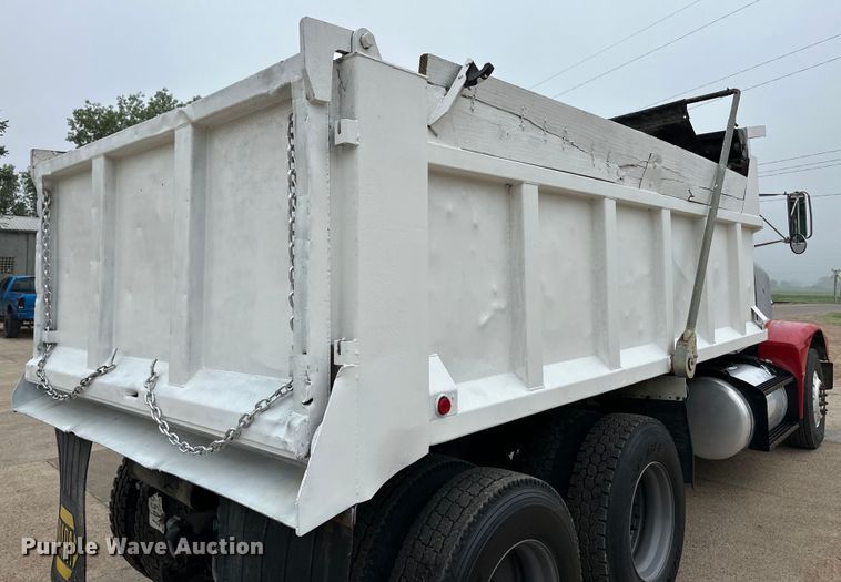 image for item OI9208 1994 Peterbilt 375 dump truck