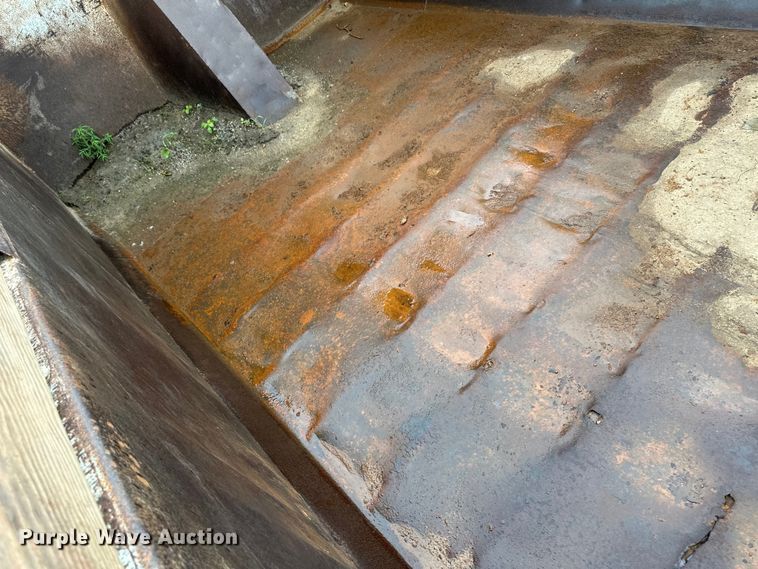 image for item OI9208 1994 Peterbilt 375 dump truck