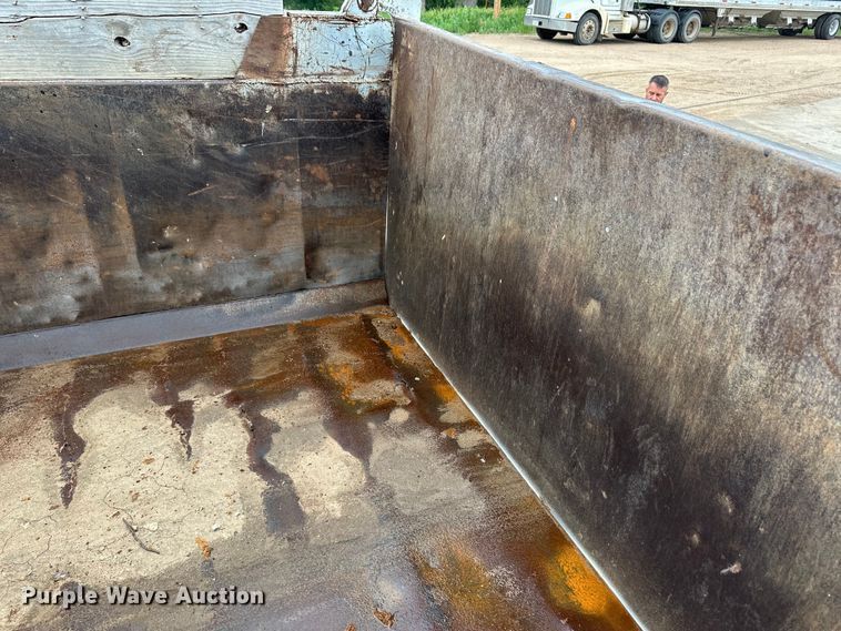 image for item OI9208 1994 Peterbilt 375 dump truck