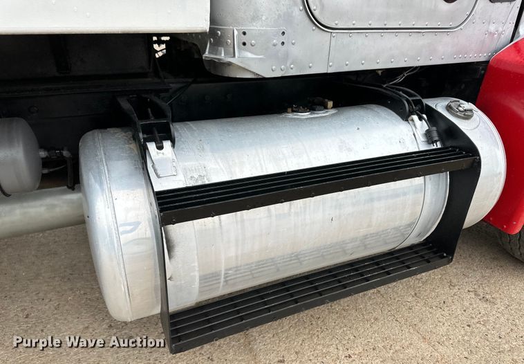 image for item OI9208 1994 Peterbilt 375 dump truck