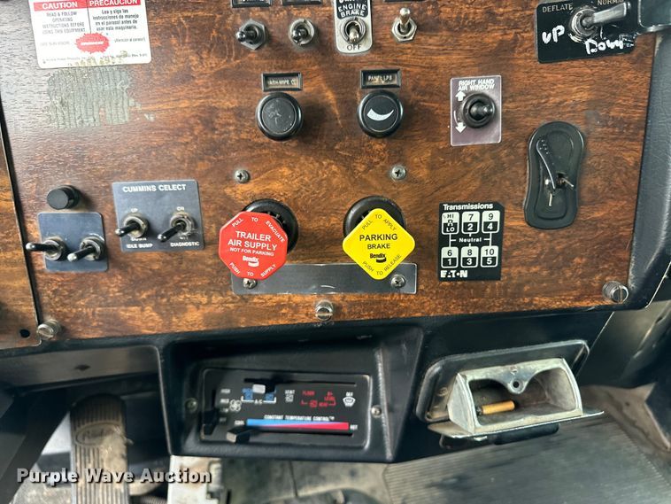 image for item OI9208 1994 Peterbilt 375 dump truck