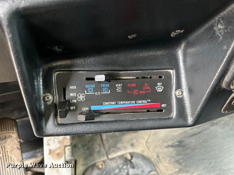 image for item OI9208 1994 Peterbilt 375 dump truck