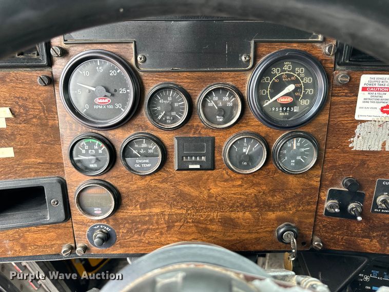 image for item OI9208 1994 Peterbilt 375 dump truck