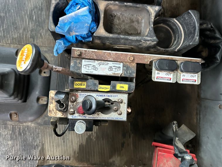 image for item OI9208 1994 Peterbilt 375 dump truck