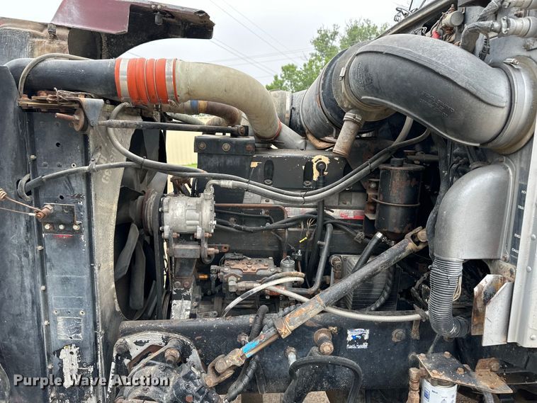 image for item OI9208 1994 Peterbilt 375 dump truck