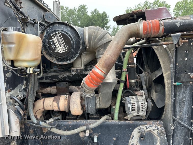 image for item OI9208 1994 Peterbilt 375 dump truck