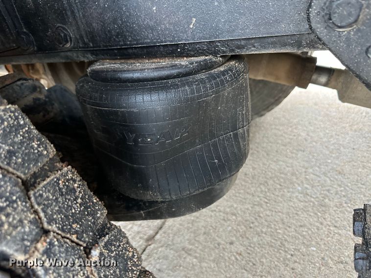 image for item OI9208 1994 Peterbilt 375 dump truck