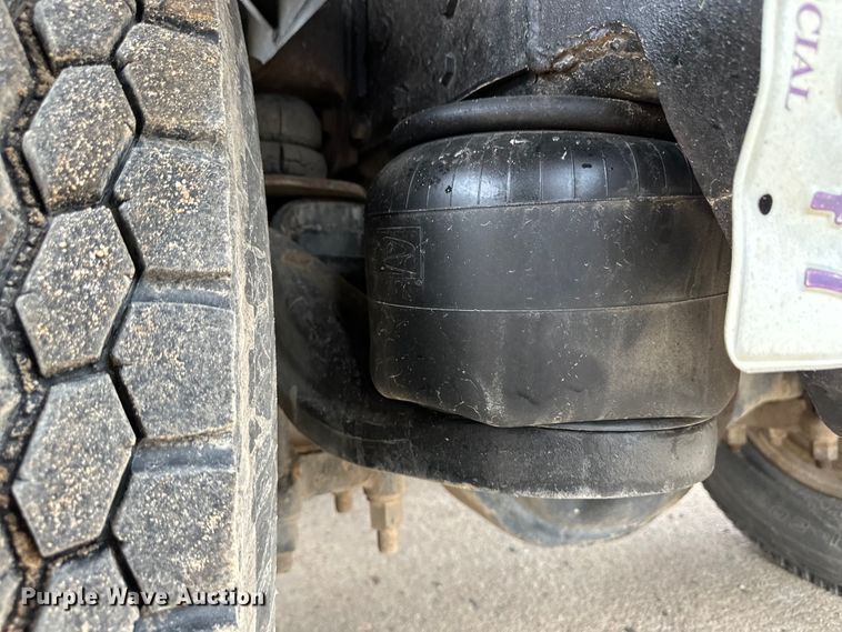 image for item OI9208 1994 Peterbilt 375 dump truck