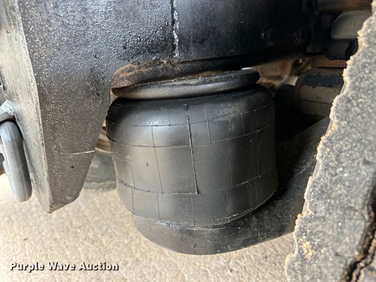 image for item OI9208 1994 Peterbilt 375 dump truck