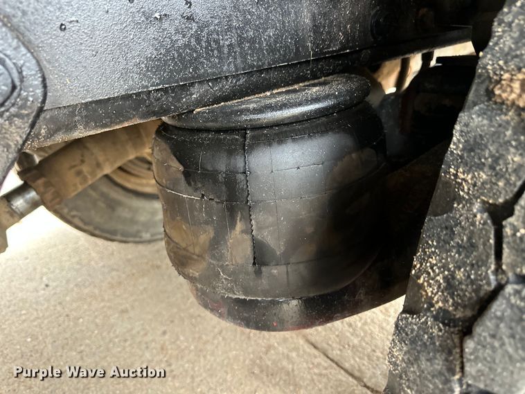 image for item OI9208 1994 Peterbilt 375 dump truck