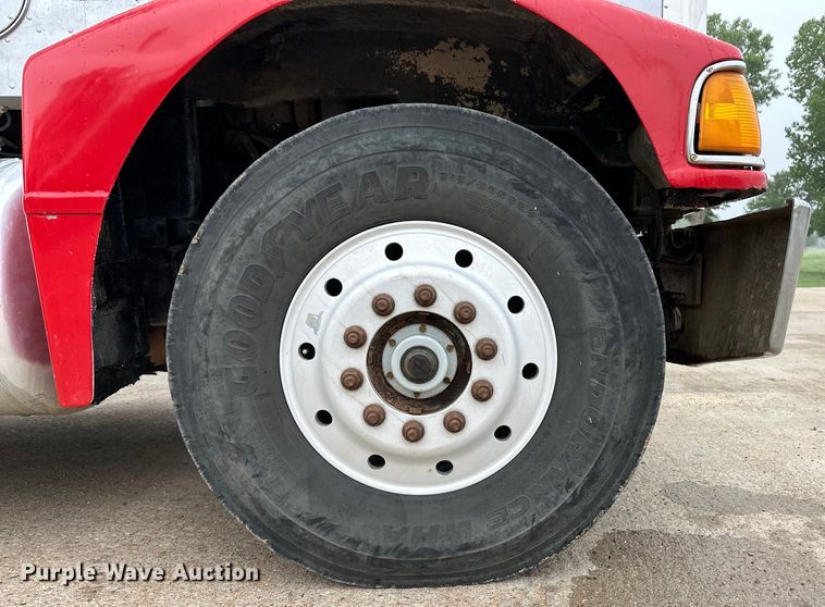 image for item OI9208 1994 Peterbilt 375 dump truck